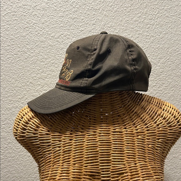 Vintage Chicago Bulls Baseball Hat NBA World Champions Easy As 91 92 93 - Picture 9 of 9